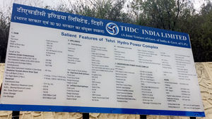 Tehri Dam Road 1/26 by Tripoto