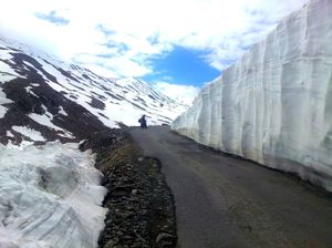 Bike Trip to LADAKH - Three Highest Motorable Roads of World
